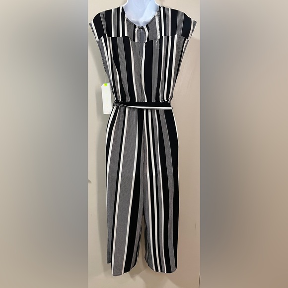 NWT Almost Famous romper - Picture 2 of 5